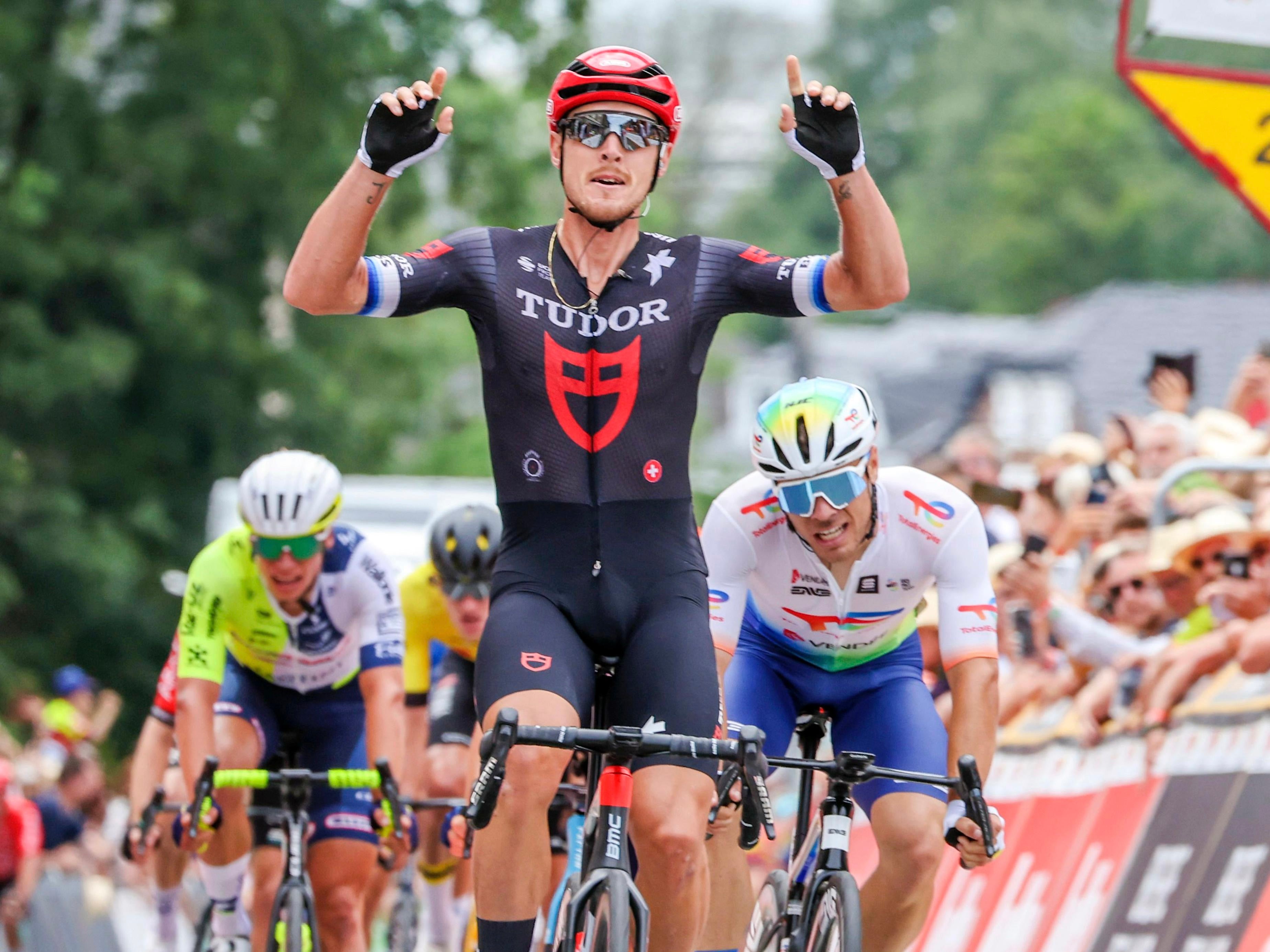 Trentin's winning sprint in Stage 4 of Tour de Wallonie results in leader's Jersey