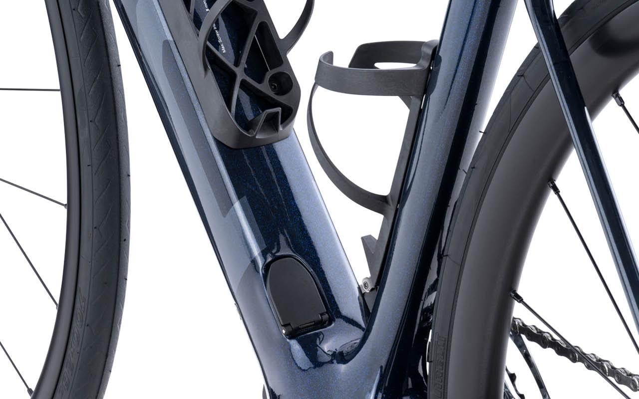 Teammachine 01 AMP THREE Blue Glitter Carbon – BMC Switzerland AG
